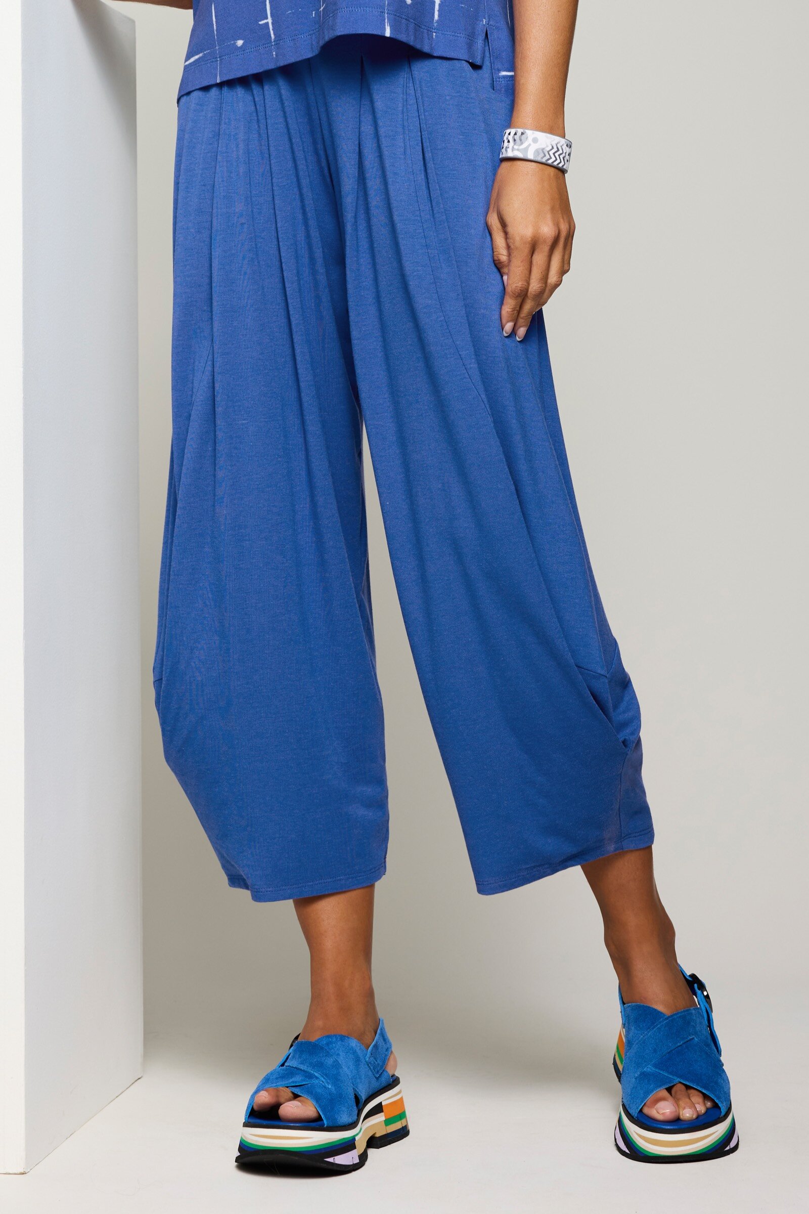 Bamboo Lantern Pant by Lisa Bayne (Knit Pant) | Artful Home